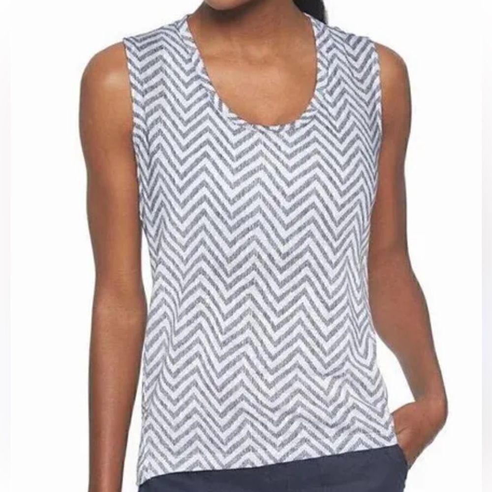 Athleta Breezy Chevron Muscle Tank Top Blue White Athletic Women’s Large
